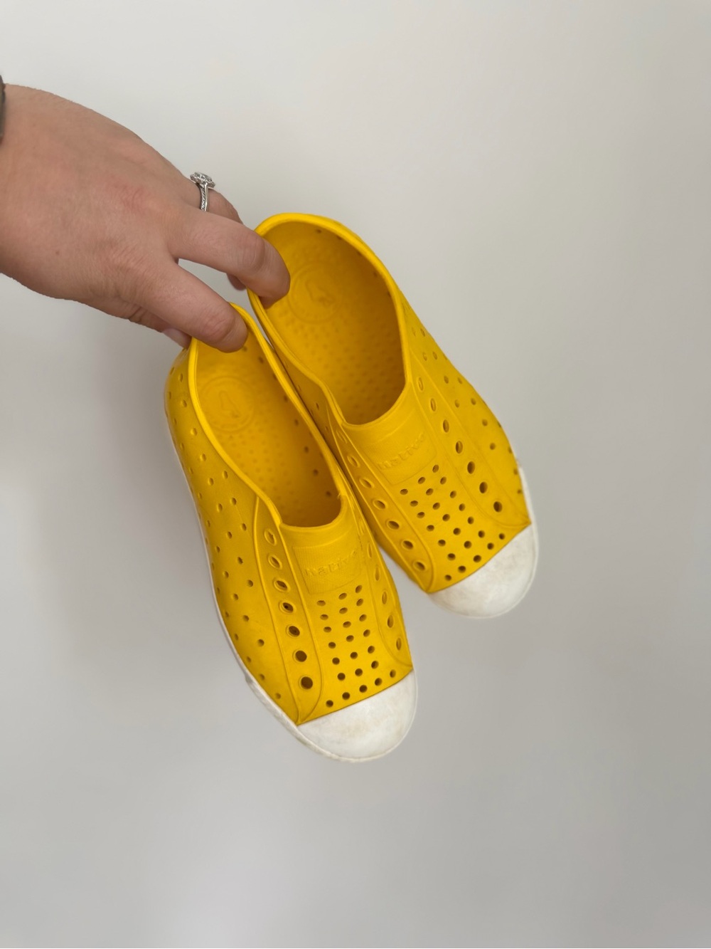 Native Jefferson Yellow Slip-On Shoes (Size J1 - Youth 1)